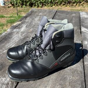 Xc ski boots for NNN bindings